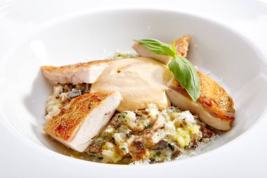 Kasede servis edilen lezzetli yemek