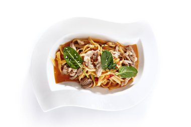 Erişte, Makarna veya Yakisoba Et, Sebze ve Yeşillik ile