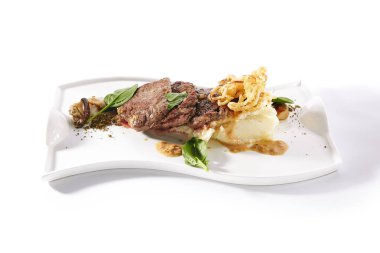 Patates Püresi ile Sığır Madalyon veya Mignon, Kızarmış Soğan Yüzükler bir