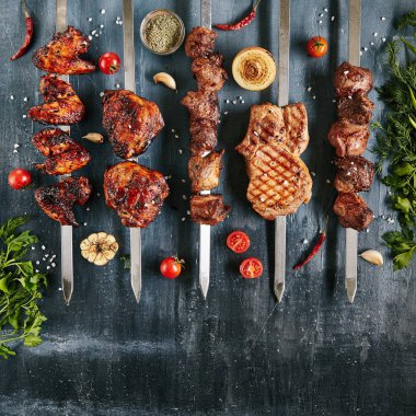 Tavuk, Domuz, Kuzu ve Be Şişler ile Restoran Izgara Menü