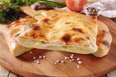 Tavuklu Pasta, Mantar ve Peynir Seçici Odak