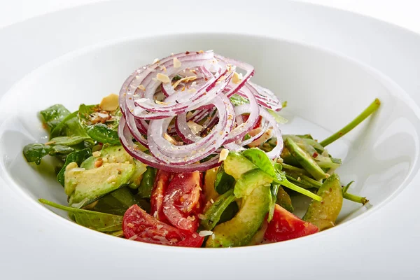 Insalata con Avocado, Pomodori e Cipolle — Foto Stock