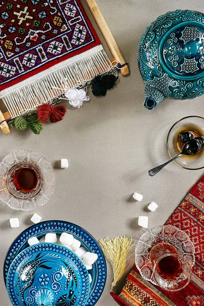 Fond asiatique avec thé traditionnel turc vue du dessus — Photo