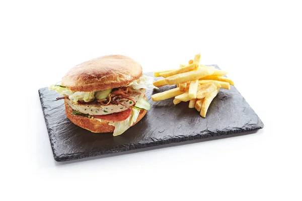 Kuřecí Burger s bramborovou ozdobou — Stock fotografie