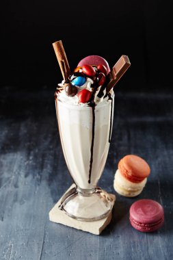 Çikolata Davranır ile Crazy Milkshake veya Freakshake