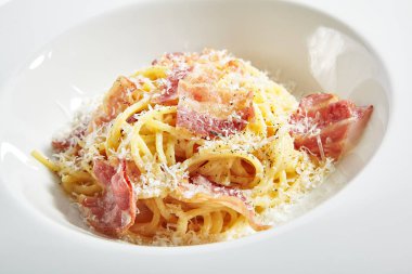  Kızarmış Pastırma ile İtalyan Makarna