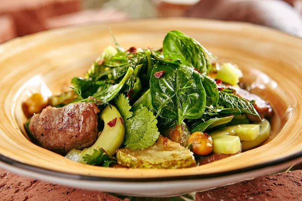 Salada com Carne de Cordeiro — Fotografia de Stock