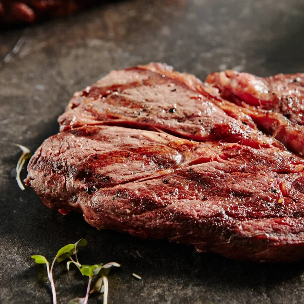 Dicke Scheiben heiß gegrilltes alternatives Steak — Stockfoto