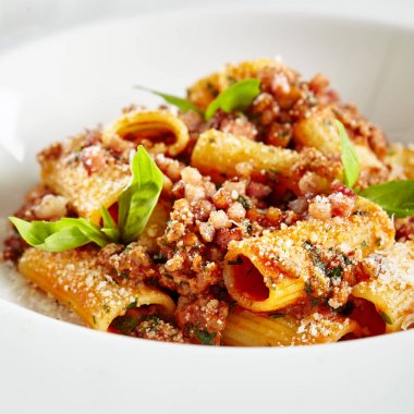 Bolonya Soslu Ev Yapımı Rigatoni