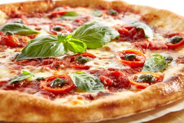 Kiraz Domates, Mozzarella Peyniri ve Domates Soslu Pizza Iso