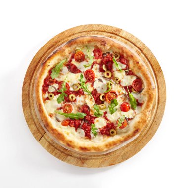 Beyaz Arka Planda İzole Hamsi ile Pizza Marinara