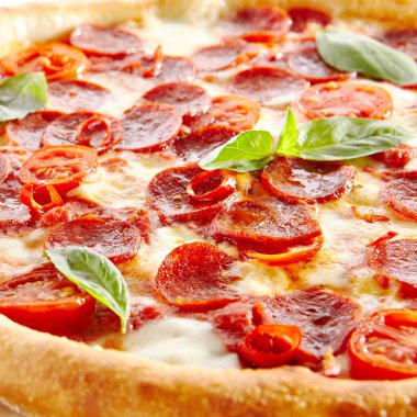 Salamlı Pepperoni veya Diabola Pizza