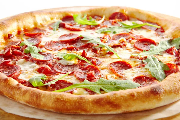 Pizza s paprikami a Salami — Stock fotografie