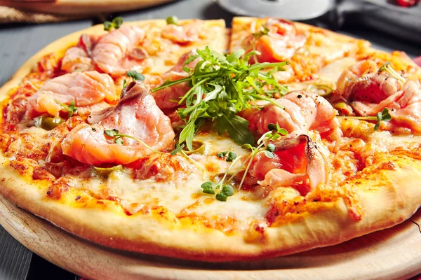 Pizza with Salmon and Rocket Salad