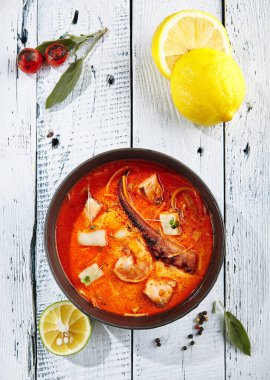 Geleneksel Tay Tom Yam Kung çorbası