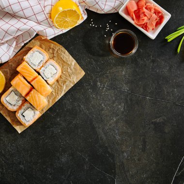 Nori Maki Philadelphia Suşi Rulo Seti Çiğ Somon ve Krem ile