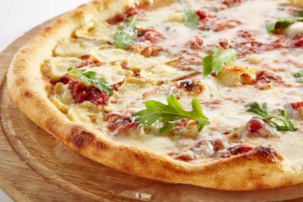 披萨四奶酪或艾奎特罗福马吉孤立 — 图库照片