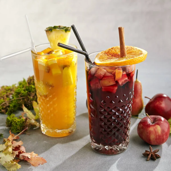 Set Hot Autumn Cocktails Red White Spicy Mulled Wines Apple — Stock Photo, Image