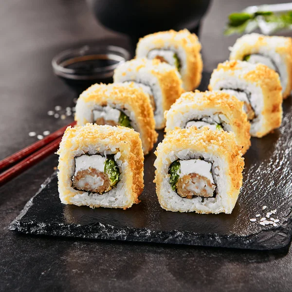 Macro Shot Quente Crocante Ebi Tempura Maki Sushi Rolos Com — Fotografia de Stock