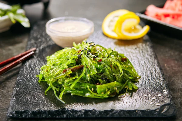 Hiyashi Wakame Chuka, Kelp Salad or Seaweed Food Salat — Stock Photo, Image