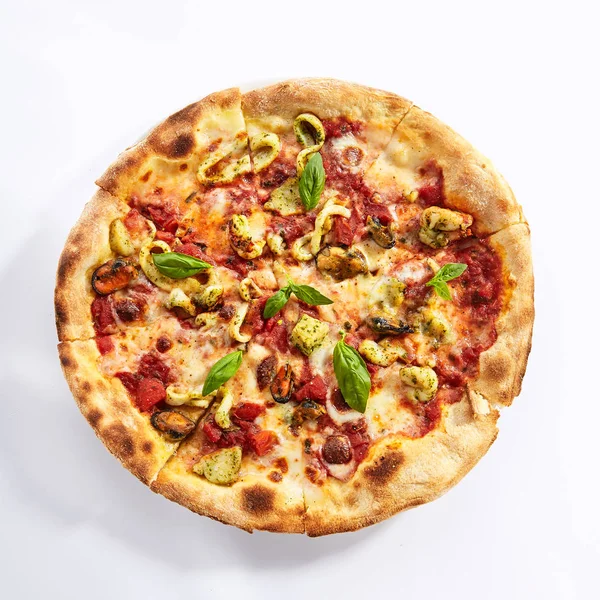 Deniz ürünleri pizza üst görünümü