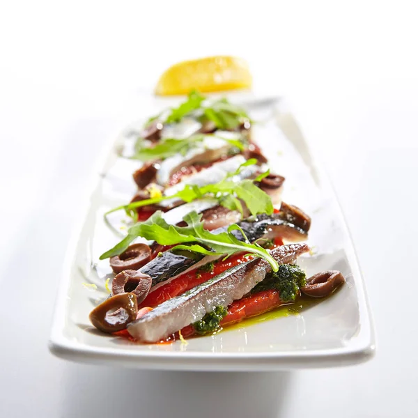 Sardines with tomatoes and kalamata olives closeup — Stock Photo, Image