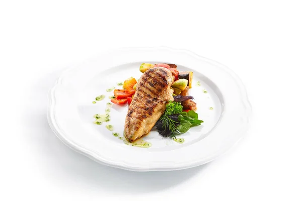 Macro Shot of Grilled Chicken Fillet with Side Dish of Baked Veg — Stock Photo, Image