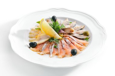 Ham Çeşitli Balık Lezzetleri veya Sashimi İzole