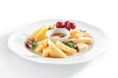 Beyaz Restaurant P'de Bal, Fındık ve Üzümlü Peynir Tabağı