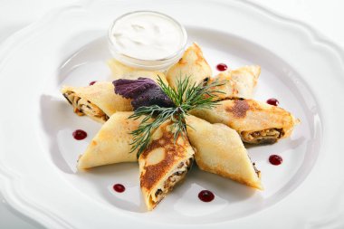 Mantarlı İnce Krep Ruloları veya Krep Roulade Dolması