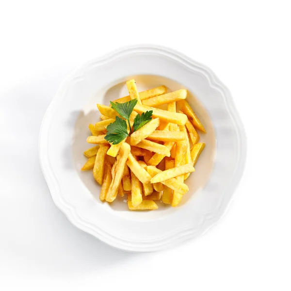 Vista superior de batatas fritas ou batatas fritas na placa de restaurante branco Isol — Fotografia de Stock