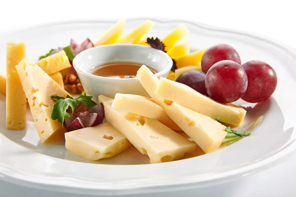 Bandeja de Queso con Miel, Nueces y Uvas en Restaurante Blanco P — Foto de Stock