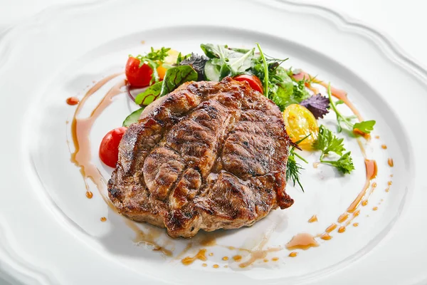 Pork Neck Steak with Mixed Salad on White Restaurent Plate — Stock Photo, Image