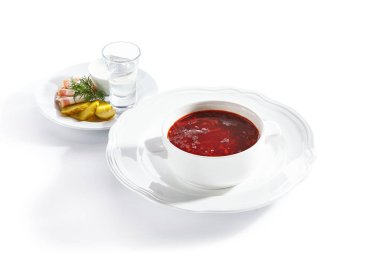 Rus Borscht veya Borsch Lard, Ekşi Krem, Turşu ve Vod ile