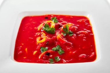 Geleneksel Borscht veya Borsch Beyaz Arka Plan Üzerinde İzole