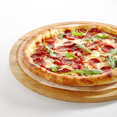 Salamlı Pepperoni veya Diabola Pizza