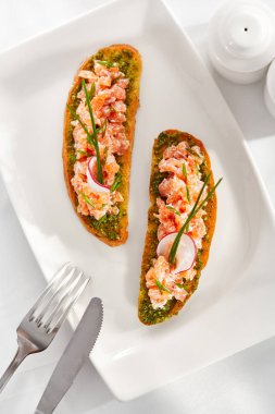 İtalyan meze Bruschetta somon ile