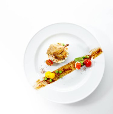 Kavrulmuş Quai ile Olivier Salatası veya Rus Salatası