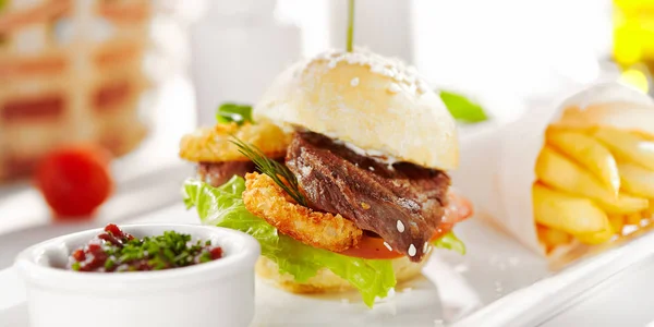 Gourmet Restaurante Deliciosa Comida Para Jantar Close Sanduíche Com Carne — Fotografia de Stock