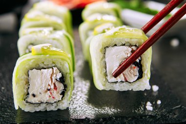 Japon R Kar Yengeç Uramaki Sushi Rolls Yeme Makro Shot
