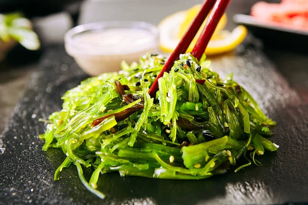 Hiyashi Wakame Chuka, Kelp Salad or Seaweed Food Salat — Stock Photo, Image