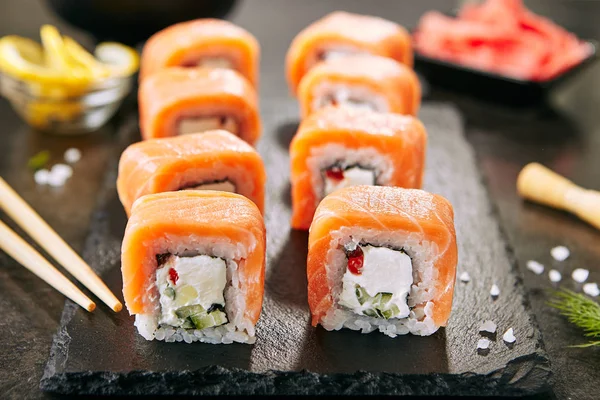 Philadelphia sushi rolt — Stockfoto