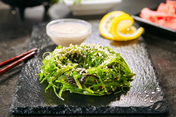 Hiyashi Wakame Chuka, Kelp Salad or Seaweed Food Salat — Stock Photo, Image