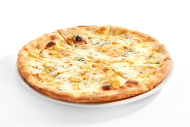 dört peynirli pizza