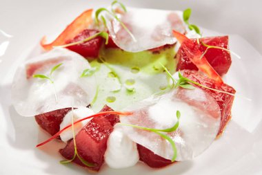 Kohlrabi ve Kireç ile Kereviz Pansuman ile Tuna