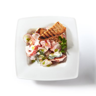 Turp Rustik Salata, Salatalık, Ekşi Krema ve R ile Domates