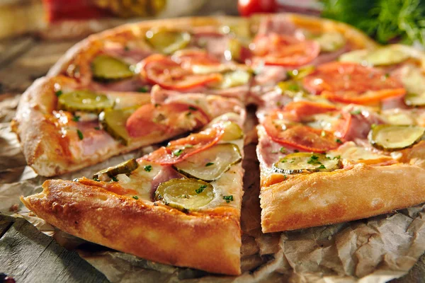 Pizza Restaurant Menu Heerlijke Verse Pizza Met Tomaat Ham Ingemaakte — Stockfoto