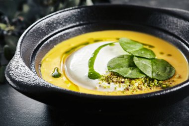 Ricotta Cheese Mus ile Nefis Servis Kabak Kremalı Çorba 