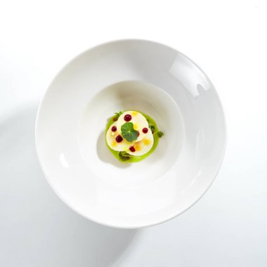 Mozzarella ile Pesto Soslu Nefis Servis Tarağı