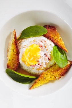 Pike Havyar Soslu Yengeç Kek Napolyon İzole